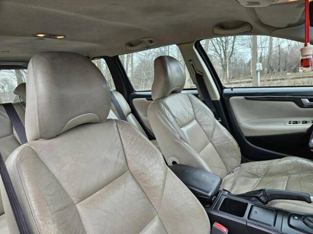 Черный Вольво В70, объемом двигателя 2.4 л и пробегом 400 тыс. км за 2400 $, фото 10 на Automoto.ua