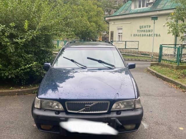 Черный Вольво В70, объемом двигателя 1.6 л и пробегом 180 тыс. км за 2183 $, фото 2 на Automoto.ua