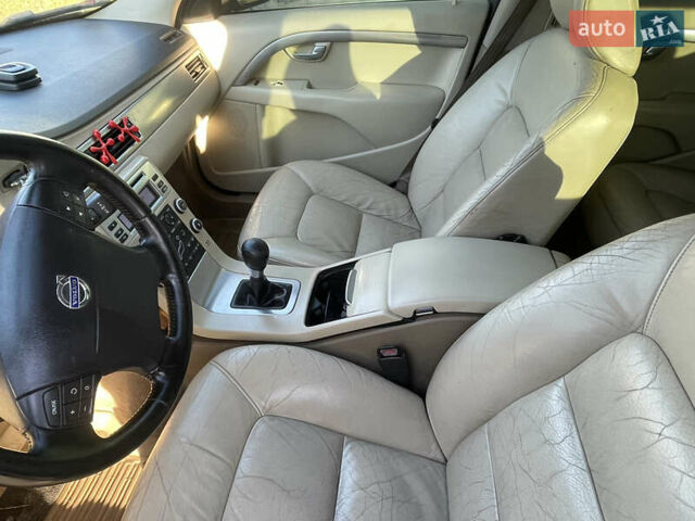 Черный Вольво В70, объемом двигателя 2.4 л и пробегом 420 тыс. км за 6700 $, фото 6 на Automoto.ua