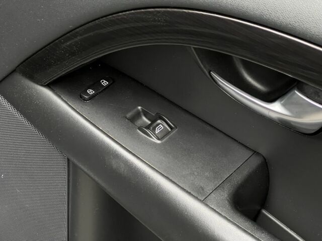 Вольво В70 2008 в Киеве на Automoto.ua Черный Вольво В70, объемом двигателя 2.4 л и пробегом 317 тыс. км за 10999 $, фото 22 на Automoto.ua