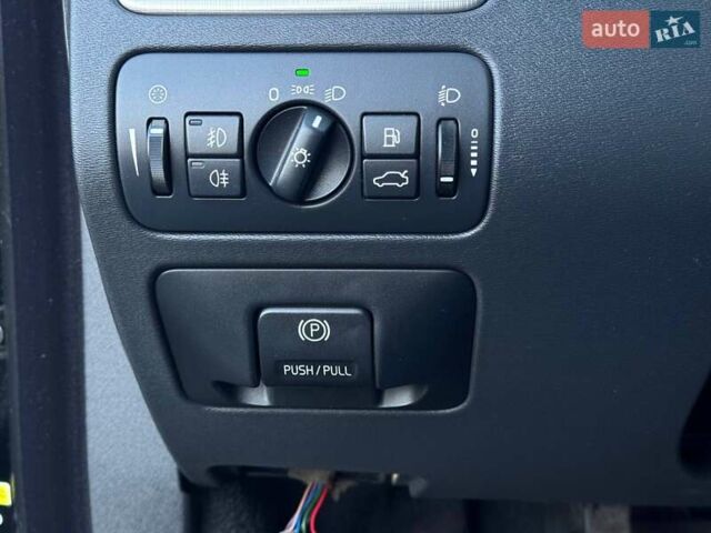 Черный Вольво В70, объемом двигателя 2 л и пробегом 281 тыс. км за 8000 $, фото 30 на Automoto.ua