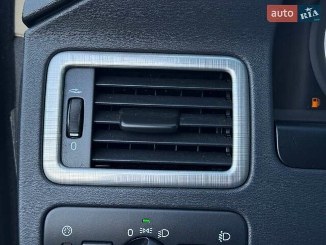 Черный Вольво В70, объемом двигателя 2 л и пробегом 281 тыс. км за 8000 $, фото 31 на Automoto.ua