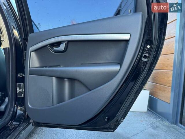 Черный Вольво В70, объемом двигателя 2 л и пробегом 281 тыс. км за 8000 $, фото 52 на Automoto.ua