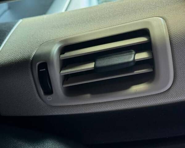 Черный Вольво В70, объемом двигателя 2 л и пробегом 281 тыс. км за 8000 $, фото 50 на Automoto.ua