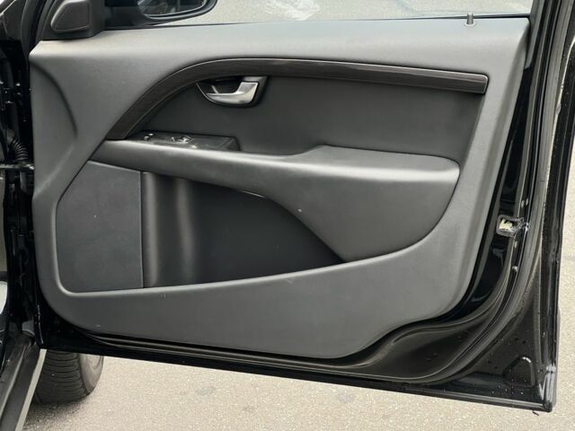 Вольво В70 2008 в Киеве на Automoto.ua Черный Вольво В70, объемом двигателя 2.4 л и пробегом 317 тыс. км за 10999 $, фото 23 на Automoto.ua