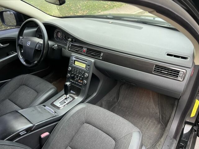 Вольво В70 2008 в Киеве на Automoto.ua Черный Вольво В70, объемом двигателя 2.4 л и пробегом 317 тыс. км за 10999 $, фото 20 на Automoto.ua