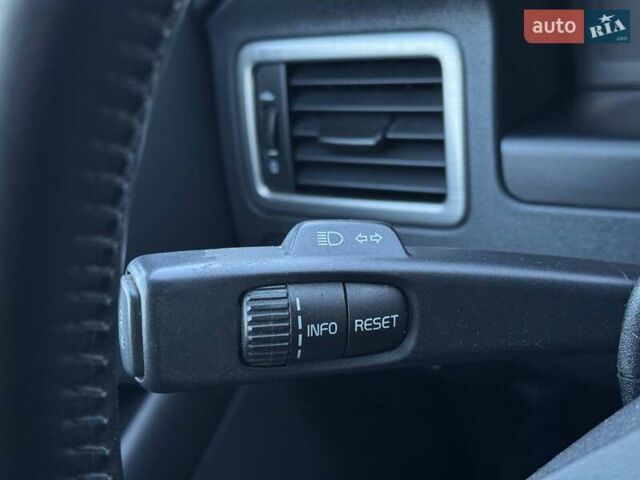 Черный Вольво В70, объемом двигателя 2 л и пробегом 281 тыс. км за 8000 $, фото 34 на Automoto.ua