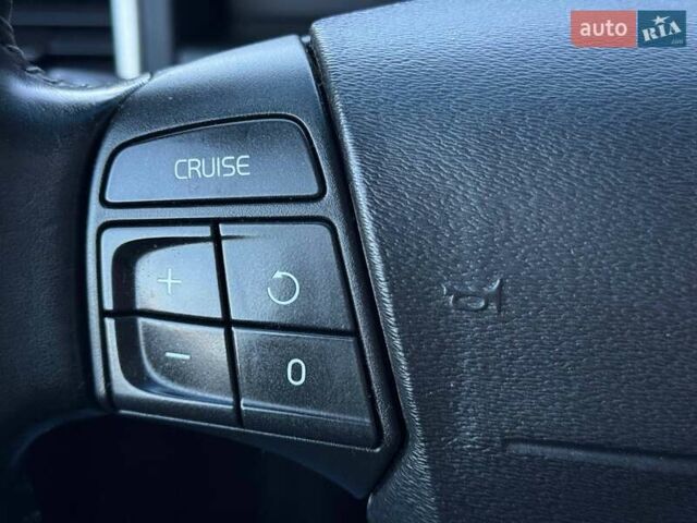 Черный Вольво В70, объемом двигателя 2 л и пробегом 281 тыс. км за 8000 $, фото 32 на Automoto.ua