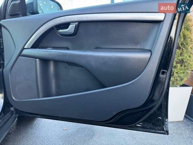 Черный Вольво В70, объемом двигателя 2 л и пробегом 281 тыс. км за 8000 $, фото 56 на Automoto.ua