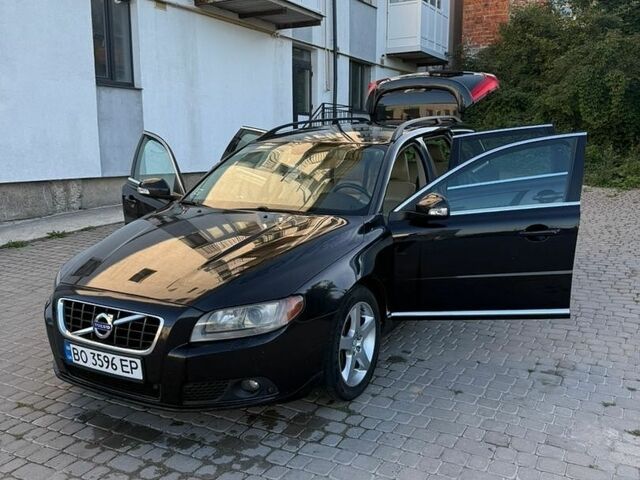 Черный Вольво В70, объемом двигателя 2.4 л и пробегом 321 тыс. км за 8500 $, фото 2 на Automoto.ua