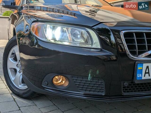 Черный Вольво В70, объемом двигателя 2 л и пробегом 338 тыс. км за 8100 $, фото 2 на Automoto.ua