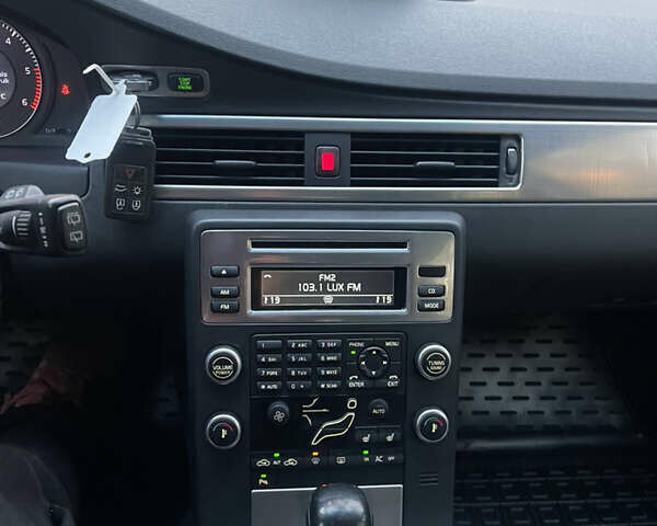 Черный Вольво В70, объемом двигателя 2.4 л и пробегом 180 тыс. км за 4700 $, фото 11 на Automoto.ua