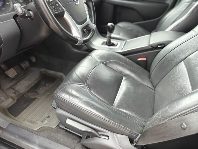 Чорний Вольво V70, об'ємом двигуна 2.4 л та пробігом 436 тис. км за 4271 $, фото 6 на Automoto.ua