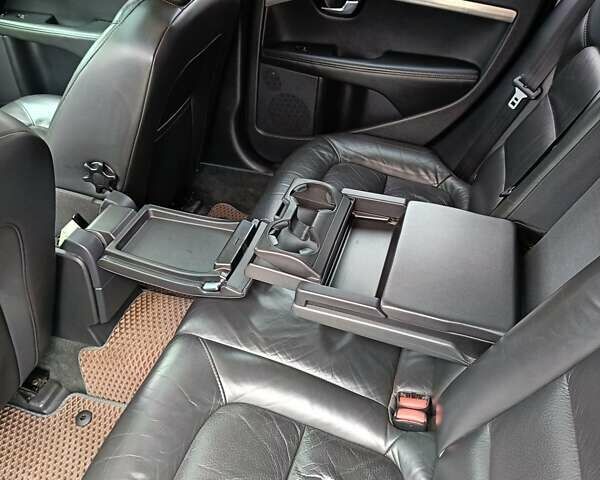 Черный Вольво В70, объемом двигателя 1.56 л и пробегом 235 тыс. км за 9300 $, фото 22 на Automoto.ua