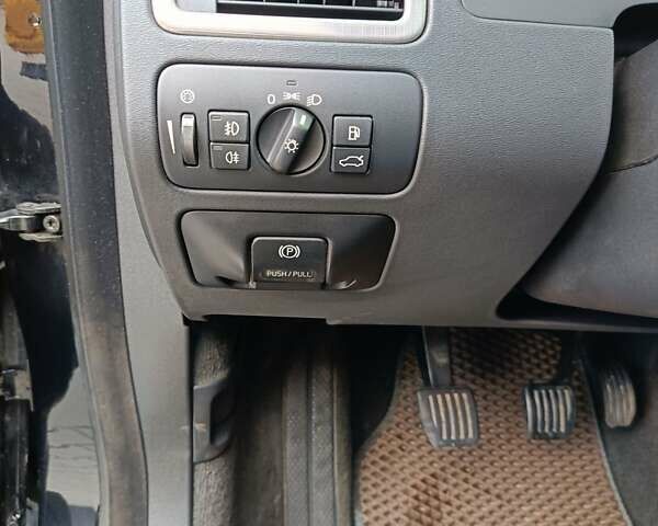 Черный Вольво В70, объемом двигателя 1.56 л и пробегом 235 тыс. км за 9300 $, фото 17 на Automoto.ua