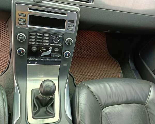 Черный Вольво В70, объемом двигателя 1.56 л и пробегом 235 тыс. км за 9300 $, фото 16 на Automoto.ua