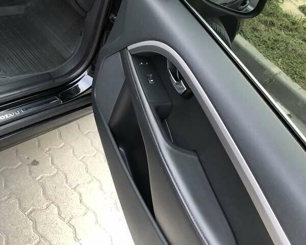 Чорний Вольво V70, об'ємом двигуна 1.6 л та пробігом 286 тис. км за 8500 $, фото 3 на Automoto.ua