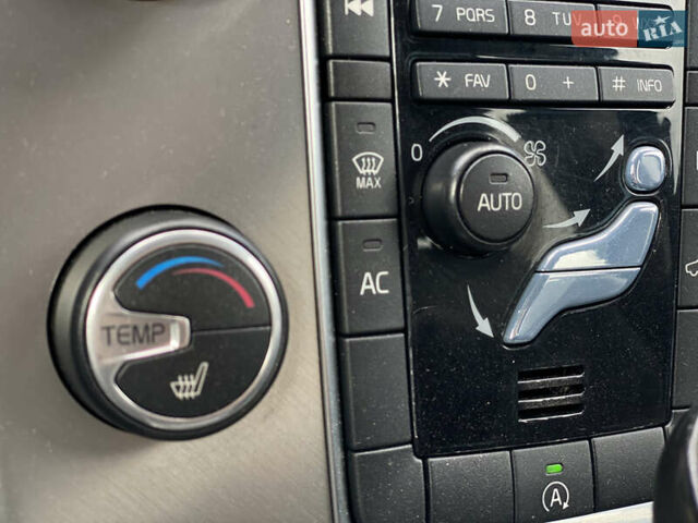 Чорний Вольво V70, об'ємом двигуна 1.6 л та пробігом 235 тис. км за 9300 $, фото 32 на Automoto.ua