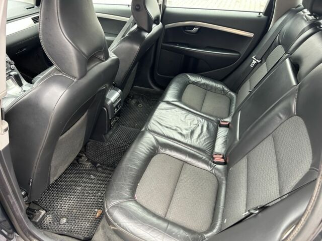 Черный Вольво В70, объемом двигателя 2 л и пробегом 300 тыс. км за 3550 $, фото 9 на Automoto.ua