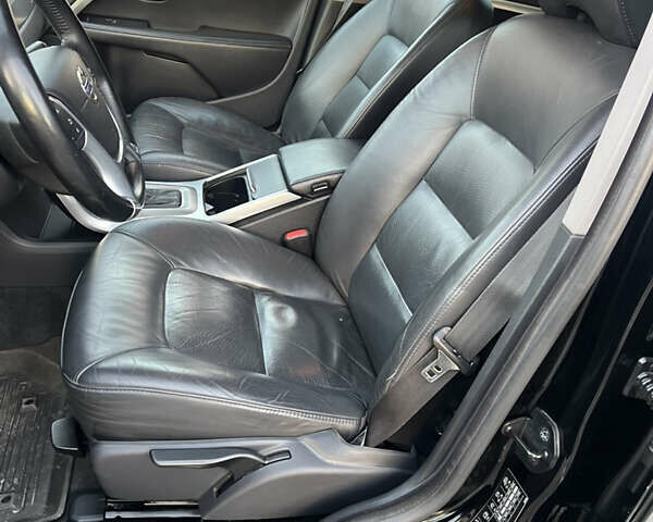 Черный Вольво В70, объемом двигателя 2.4 л и пробегом 288 тыс. км за 15490 $, фото 19 на Automoto.ua