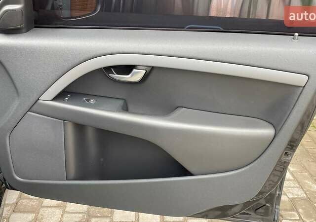 Черный Вольво В70, объемом двигателя 1.56 л и пробегом 310 тыс. км за 9100 $, фото 32 на Automoto.ua