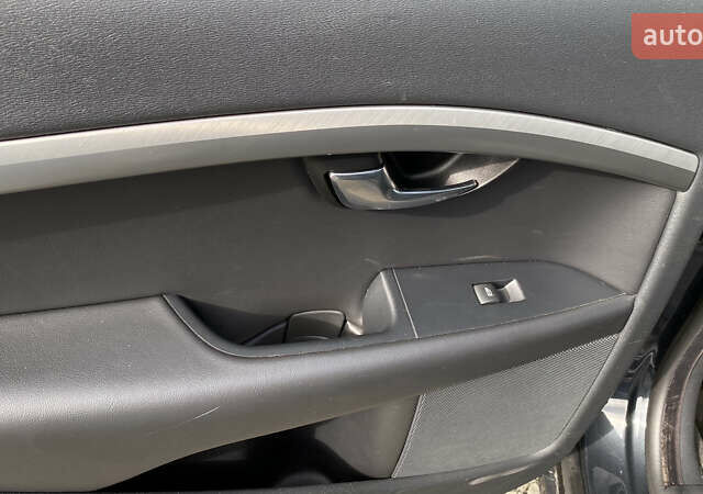 Чорний Вольво V70, об'ємом двигуна 1.6 л та пробігом 235 тис. км за 9300 $, фото 49 на Automoto.ua