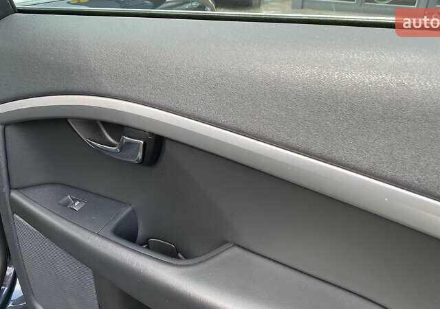 Чорний Вольво V70, об'ємом двигуна 1.6 л та пробігом 235 тис. км за 9300 $, фото 55 на Automoto.ua