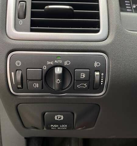 Черный Вольво В70, объемом двигателя 1.56 л и пробегом 310 тыс. км за 9100 $, фото 19 на Automoto.ua