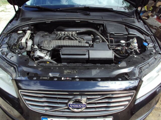 Черный Вольво В70, объемом двигателя 2 л и пробегом 220 тыс. км за 11500 $, фото 3 на Automoto.ua