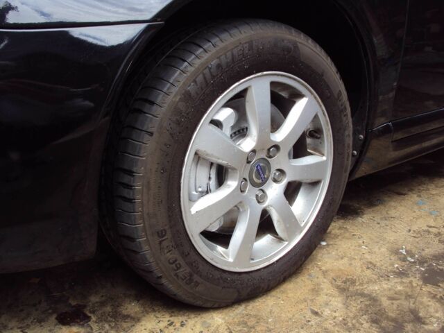 Черный Вольво В70, объемом двигателя 2 л и пробегом 220 тыс. км за 11500 $, фото 1 на Automoto.ua