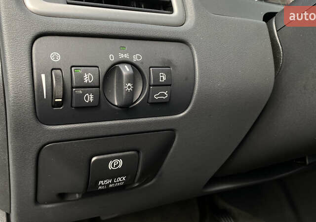 Чорний Вольво V70, об'ємом двигуна 1.6 л та пробігом 235 тис. км за 9300 $, фото 47 на Automoto.ua