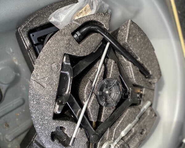 Чорний Вольво V70, об'ємом двигуна 1.6 л та пробігом 235 тис. км за 9300 $, фото 57 на Automoto.ua