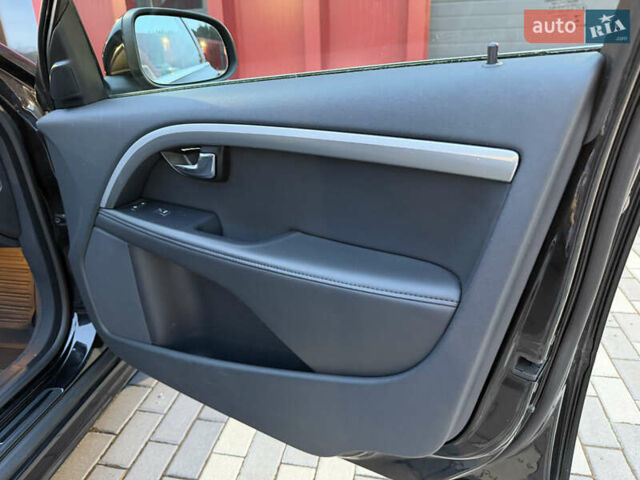 Черный Вольво В70, объемом двигателя 2 л и пробегом 266 тыс. км за 15500 $, фото 45 на Automoto.ua