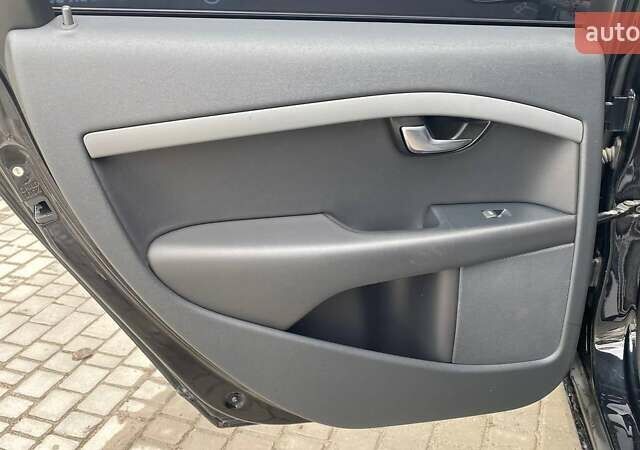 Черный Вольво В70, объемом двигателя 1.56 л и пробегом 310 тыс. км за 9100 $, фото 28 на Automoto.ua