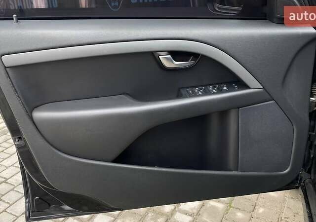 Черный Вольво В70, объемом двигателя 1.56 л и пробегом 310 тыс. км за 9100 $, фото 13 на Automoto.ua