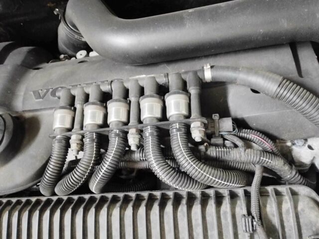 Черный Вольво В70, объемом двигателя 2 л и пробегом 190 тыс. км за 11357 $, фото 12 на Automoto.ua