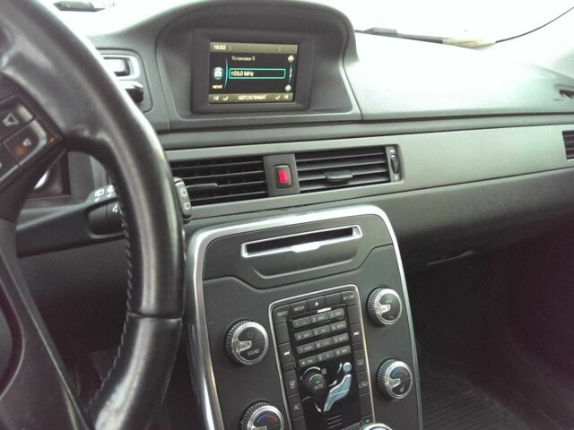 Черный Вольво В70, объемом двигателя 2 л и пробегом 190 тыс. км за 11357 $, фото 6 на Automoto.ua