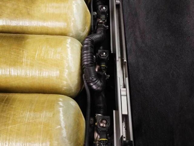 Черный Вольво В70, объемом двигателя 2 л и пробегом 190 тыс. км за 11357 $, фото 4 на Automoto.ua