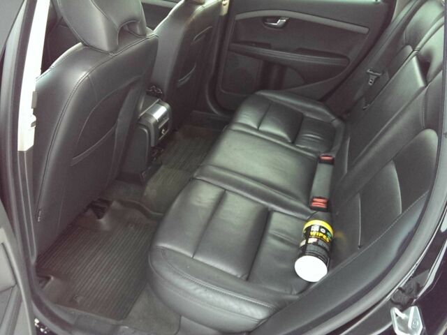 Черный Вольво В70, объемом двигателя 2 л и пробегом 190 тыс. км за 11357 $, фото 10 на Automoto.ua