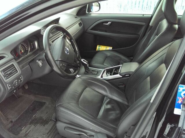 Черный Вольво В70, объемом двигателя 2 л и пробегом 190 тыс. км за 11357 $, фото 9 на Automoto.ua