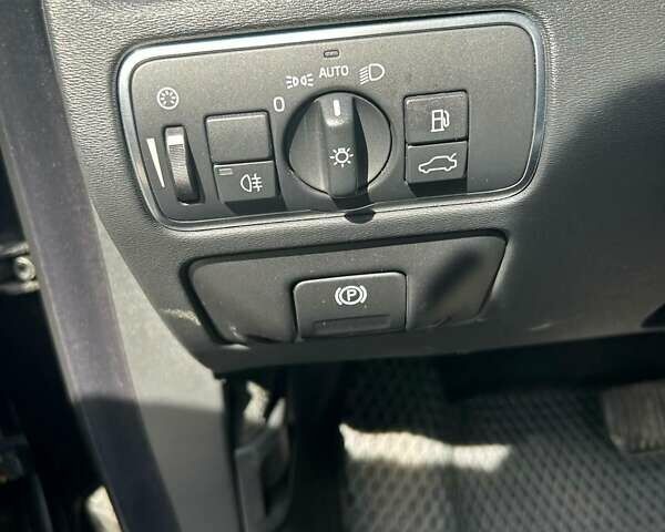 Чорний Вольво V70, об'ємом двигуна 2 л та пробігом 254 тис. км за 14500 $, фото 13 на Automoto.ua