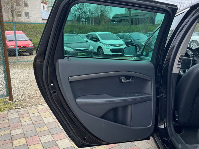 Чорний Вольво V70, об'ємом двигуна 2 л та пробігом 255 тис. км за 13500 $, фото 13 на Automoto.ua