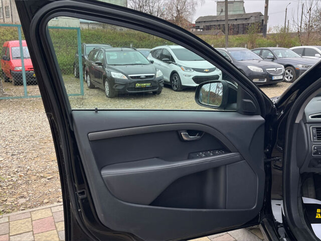 Чорний Вольво V70, об'ємом двигуна 2 л та пробігом 255 тис. км за 13500 $, фото 8 на Automoto.ua