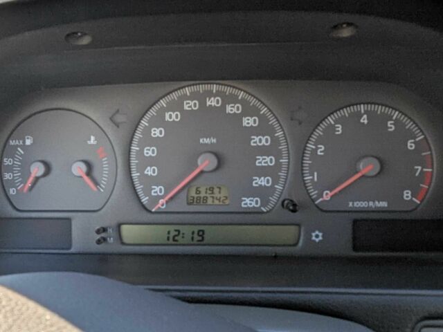 Фиолетовый Вольво В70, объемом двигателя 2.4 л и пробегом 380 тыс. км за 2608 $, фото 23 на Automoto.ua