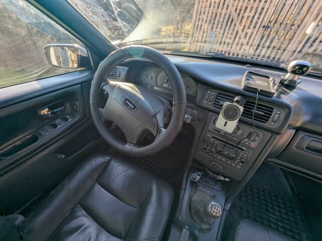 Фиолетовый Вольво В70, объемом двигателя 2.4 л и пробегом 380 тыс. км за 2608 $, фото 9 на Automoto.ua