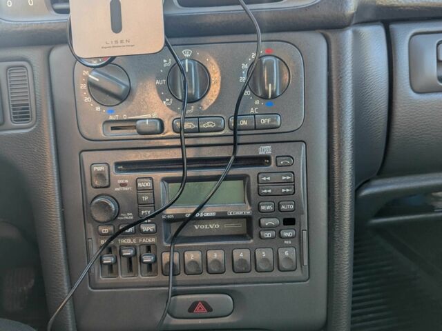 Фиолетовый Вольво В70, объемом двигателя 2.4 л и пробегом 380 тыс. км за 2608 $, фото 17 на Automoto.ua