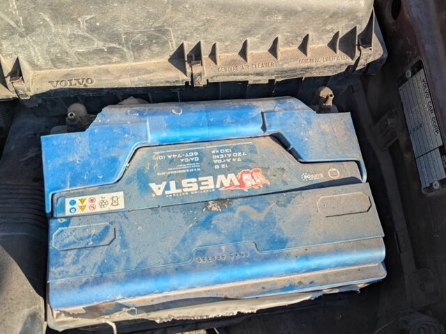 Фиолетовый Вольво В70, объемом двигателя 2.4 л и пробегом 380 тыс. км за 2608 $, фото 21 на Automoto.ua