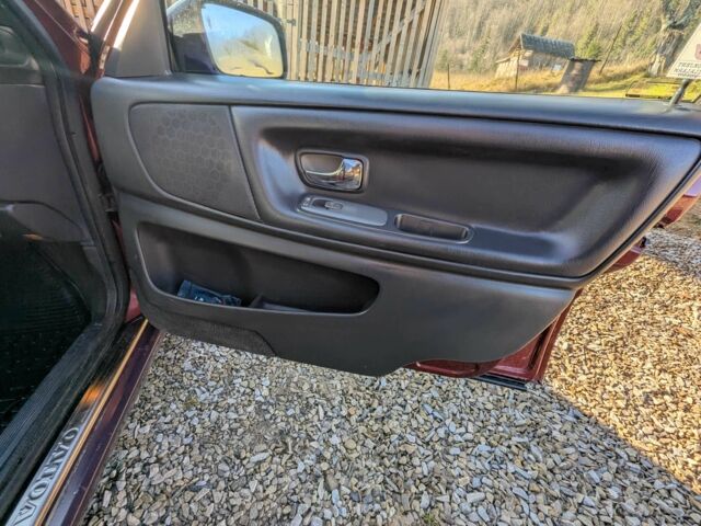 Фиолетовый Вольво В70, объемом двигателя 2.4 л и пробегом 380 тыс. км за 2608 $, фото 14 на Automoto.ua