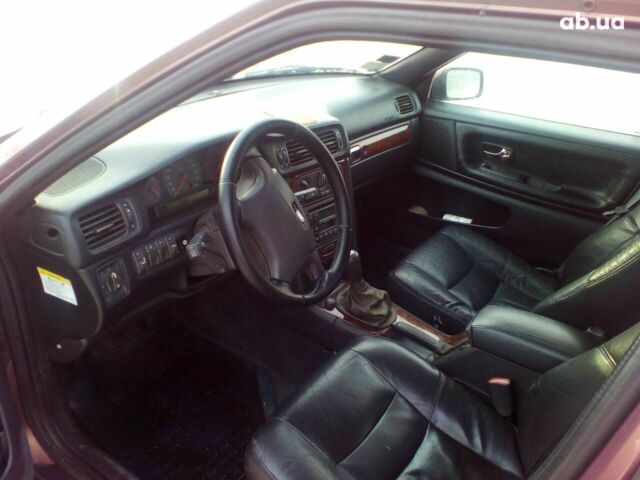 Коричневый Вольво В70, объемом двигателя 2.4 л и пробегом 508 тыс. км за 5000 $, фото 4 на Automoto.ua