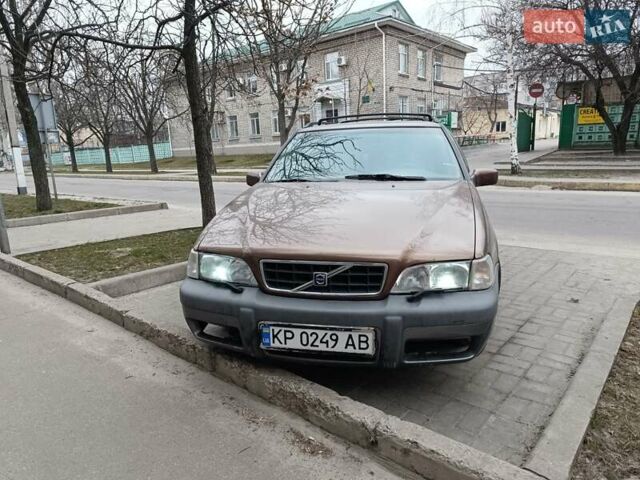 Коричневый Вольво В70, объемом двигателя 2.44 л и пробегом 468 тыс. км за 4500 $, фото 5 на Automoto.ua